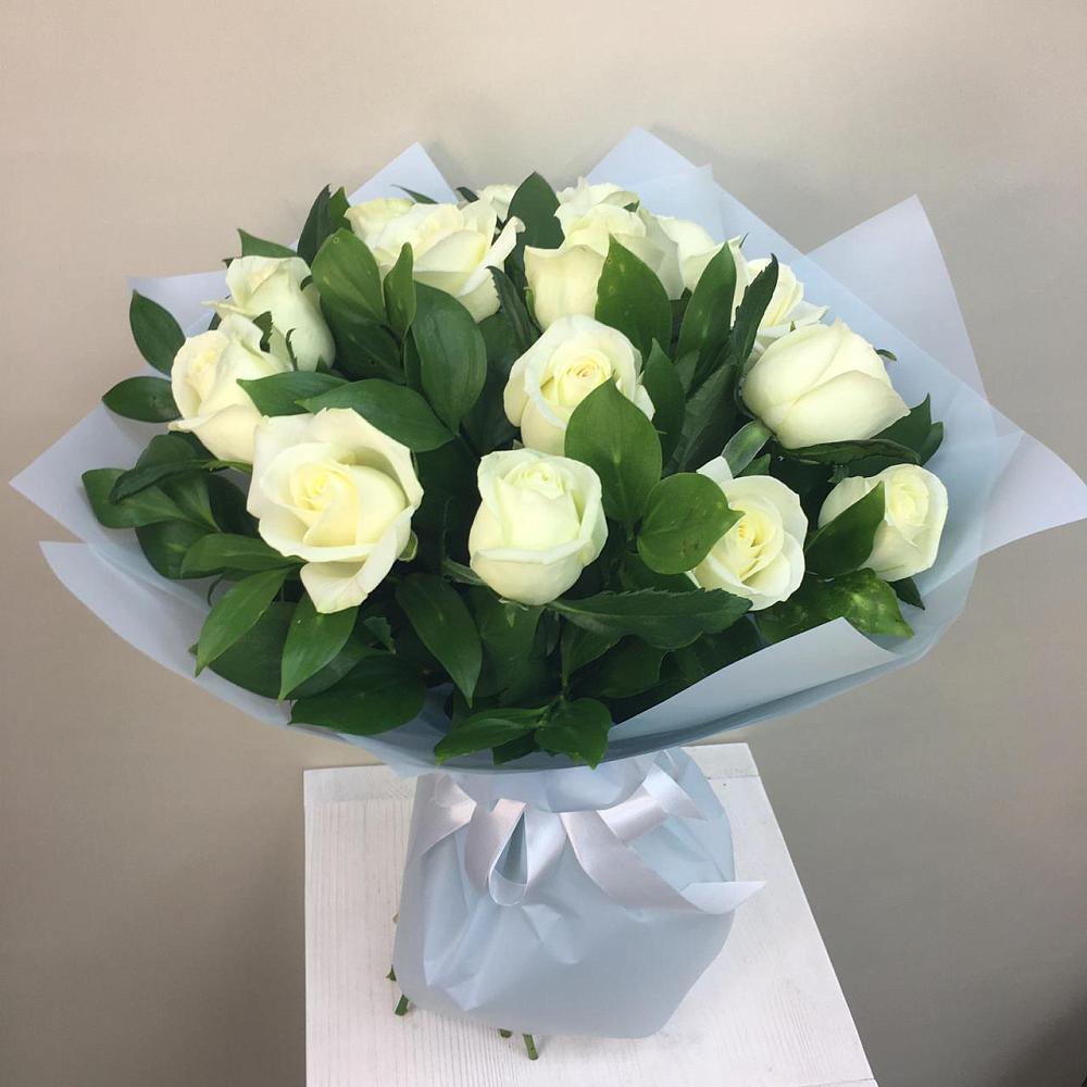 Букет 15 Белых роз Проуд в Новом Кяхулае