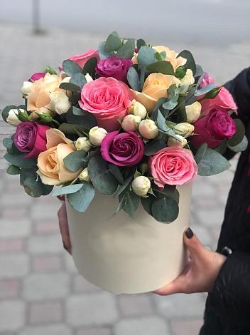 Цветочная композиция из Розы в шляпной коробке в Новом Кяхулае