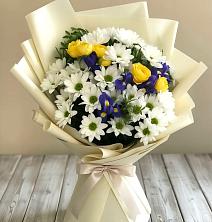 Букет цветов из:  Ирисы, Хризантемы и Розы в Новом Кяхулае