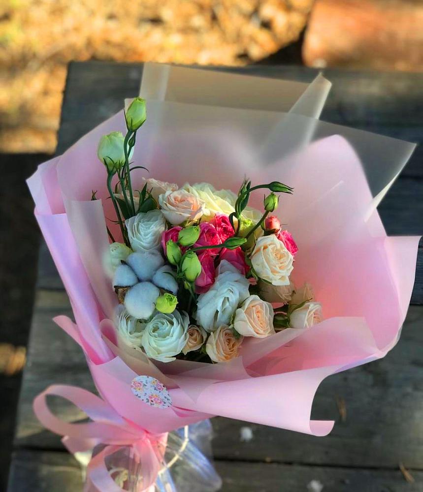 Букет цветов из: Розы и Лизиантусы в Новом Кяхулае