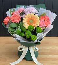 Букет цветов из:  Гвоздики, Розы, Герберы и Хризантемы в Новом Кяхулае