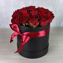 Цветочная композиция из Розы в шляпной коробке в Новом Кяхулае
