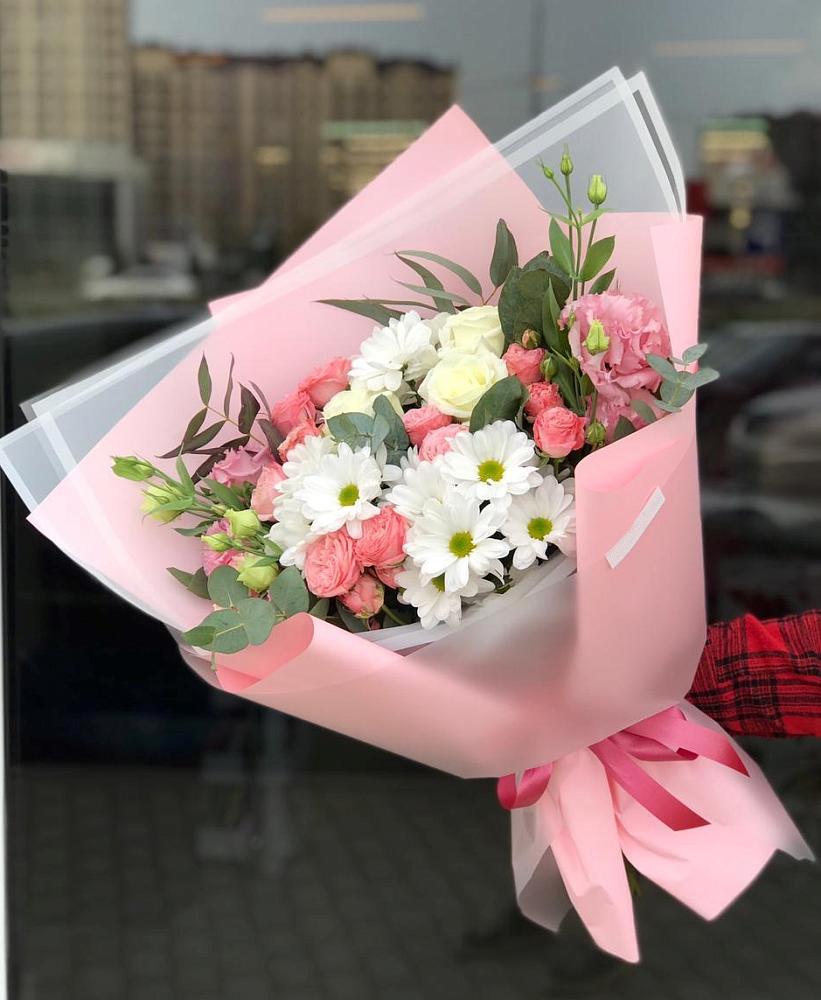 Букет нежный в Новом Кяхулае Букет цветов из: Розы, Лизиантусы и Хризантемы в Новом Кяхулае